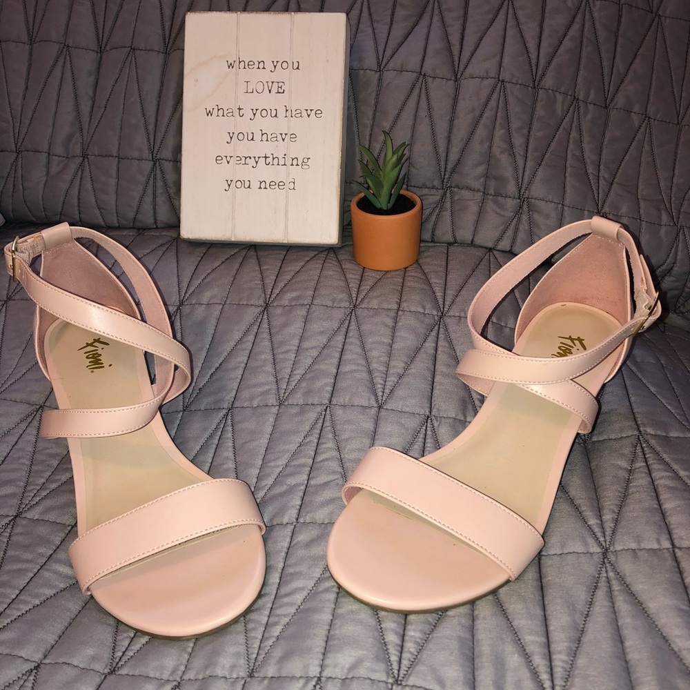 Light pink/nude wedges